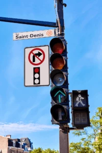 Montreal right turn sign